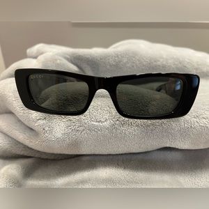 GUCCI SUNGLASSES - MODEL GG0156S, Black with Pearl finish